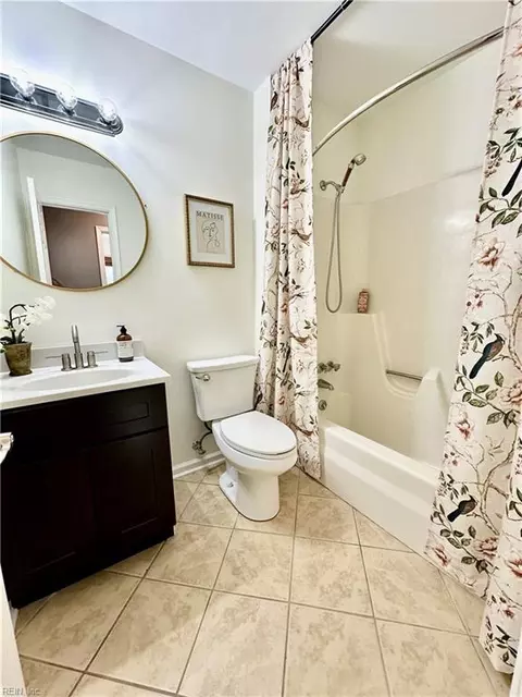 Bath - 30 Edgemont Dr, Hampton, VA 23666 photo 3 of 3