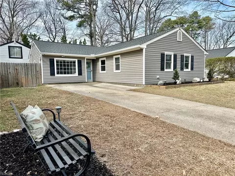 30 Edgemont Dr, Hampton, VA 23666