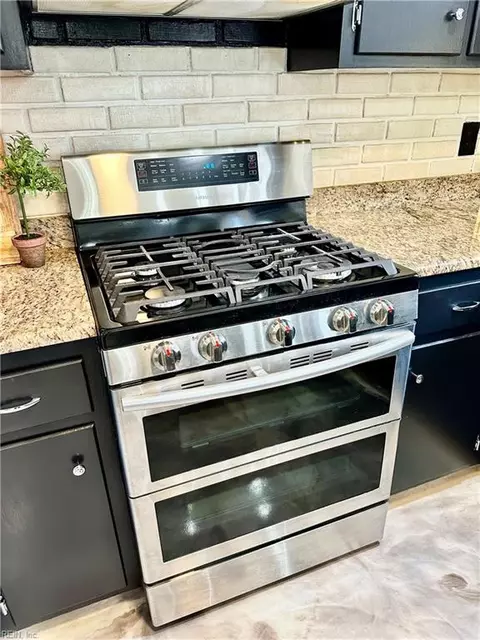 Kitchen - 30 Edgemont Dr, Hampton, VA 23666 photo 2 of 3