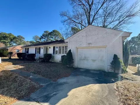5829 Barberry Ln, Portsmouth, VA 23703