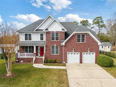 553 Hunts Pointe Dr, Virginia Beach, VA 23464