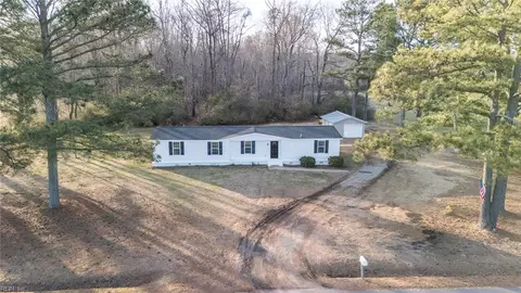 1489 Greenway Rd, Suffolk, VA 23438