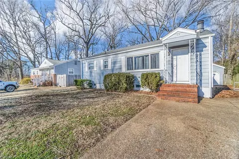 19 Terrace Cir, Newport News, VA 23605