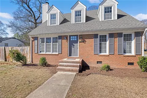 5804 Pleasant Woods Ct, Portsmouth, VA 23703