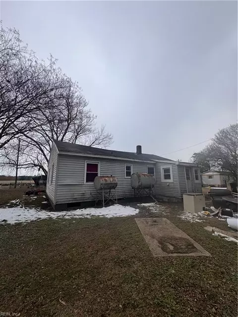 10754 Johnsontown Rd, Birdsnest, VA 23307