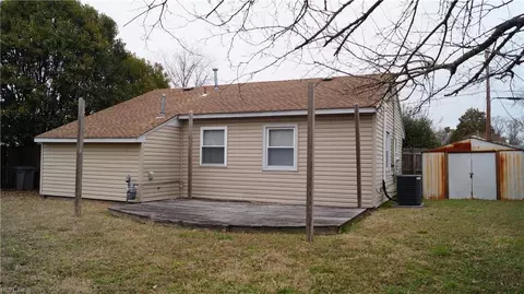 1400 Woodcrest Dr, Hampton, VA 23663 photo 6
