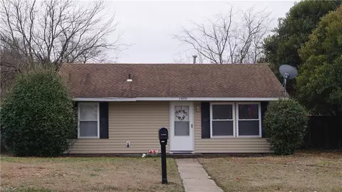 1400 Woodcrest Dr, Hampton, VA 23663 photo 3