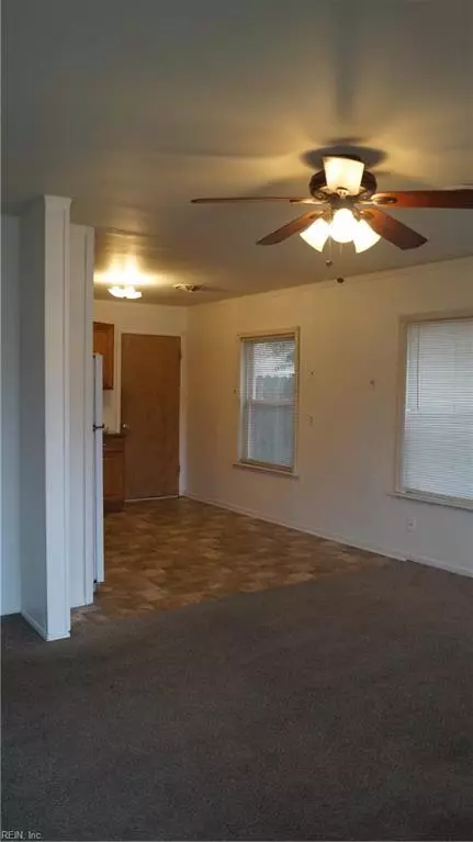 1400 Woodcrest Dr, Hampton, VA 23663 photo 7