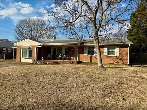 952 Morgan Trl, Virginia Beach, VA 23464