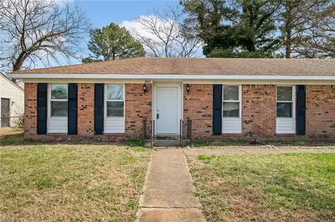 801 Parapet Rd, Chesapeake, VA 23323