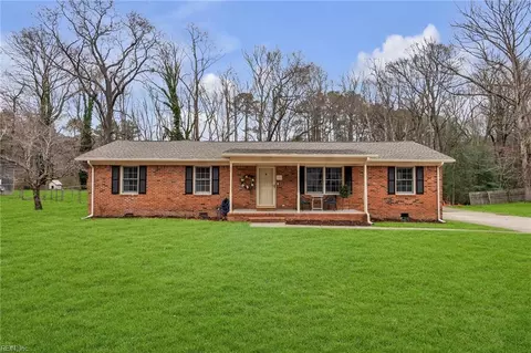 1404 Planters Dr, Suffolk, VA 23434