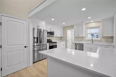 721 Willow Bend Dr, Chesapeake, VA 23323