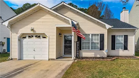 912 Lee Shore Ct, Chesapeake, VA 23320