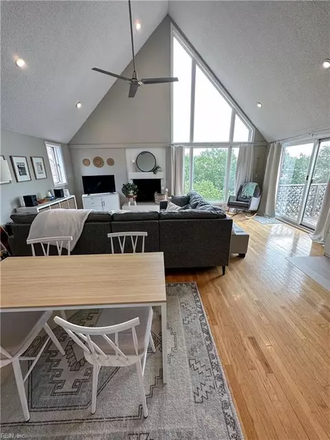 696 Mowbray Arch Arch #760, Norfolk, VA 23507