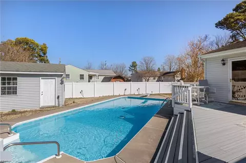 212 Greenwood Ln, Virginia Beach, VA 23452