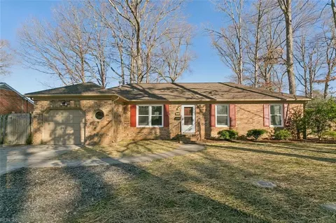 229 Shadywood Dr, Newport News, VA 23602