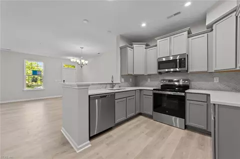 814 Riverfall Ave, Hampton, VA 23666 photo 4