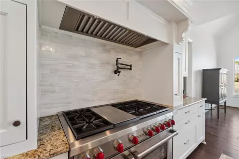 Kitchen - 300 Scone Castle Loop, Chesapeake, VA 23322 photo 4 of 6