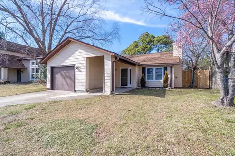 605 Pine Lake Dr, Virginia Beach, VA 23462