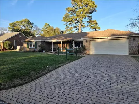 2208 W Admiral Dr, Virginia Beach, VA 23451