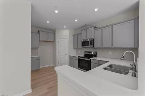 806 Riverfall Ave, Hampton, VA 23666 photo 4
