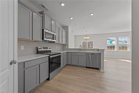 806 Riverfall Ave, Hampton, VA 23666 photo 2