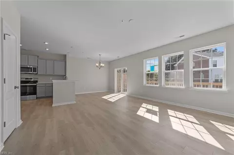 806 Riverfall Ave, Hampton, VA 23666 photo 5