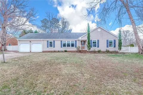 100 Gardenville Dr, Yorktown, VA 23693
