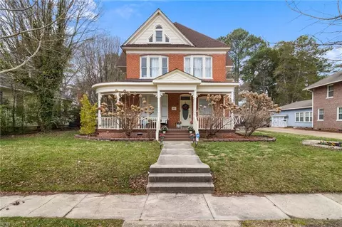111 Brewer Ave, Suffolk, VA 23434