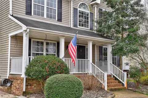 1325 Dominion Lakes Blvd, Chesapeake, VA 23320