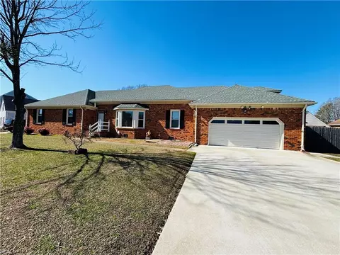 1213 Kittery Dr, Virginia Beach, VA 23464