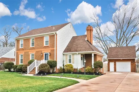 11 Sol Thorpe Ln, Chesapeake, VA 23325