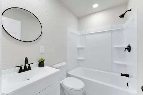 Bath - 4110 Wake Ave, Chesapeake, VA 23324 photo 3 of 3