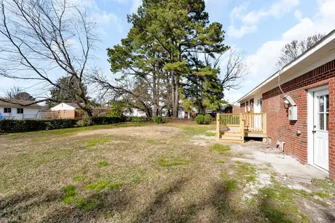 Exterior - 4110 Wake Ave, Chesapeake, VA 23324 photo 9 of 10