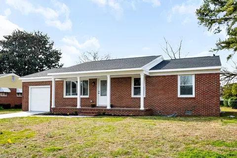 Exterior - 4110 Wake Ave, Chesapeake, VA 23324 photo 5 of 10