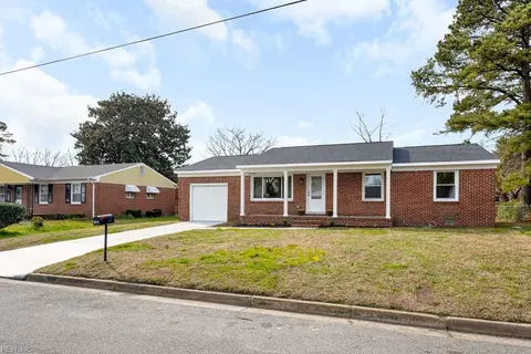 Exterior - 4110 Wake Ave, Chesapeake, VA 23324 photo 4 of 10