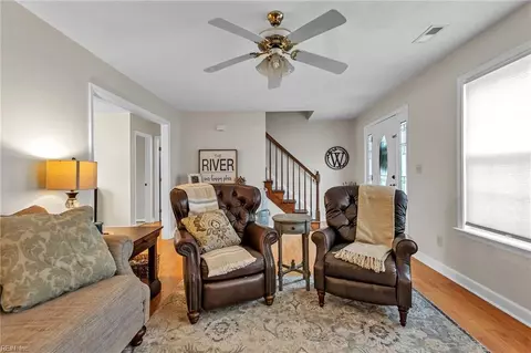 7494 Tyndall Dr, Gloucester Point, VA 23062 photo 4