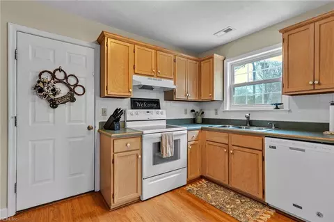7494 Tyndall Dr, Gloucester Point, VA 23062 photo 6