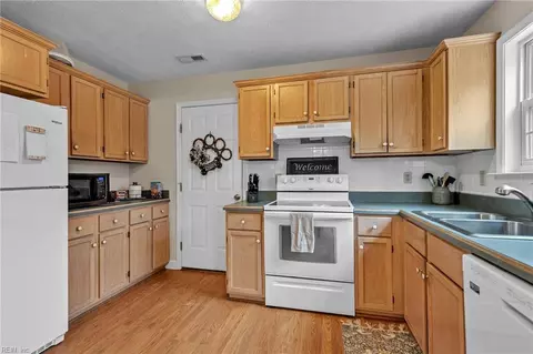 7494 Tyndall Dr, Gloucester Point, VA 23062 photo 7