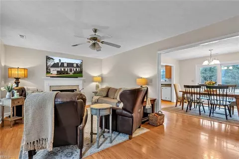 7494 Tyndall Dr, Gloucester Point, VA 23062 photo 3