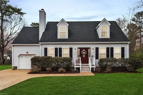 7494 Tyndall Dr, Gloucester Point, VA 23062 photo 2
