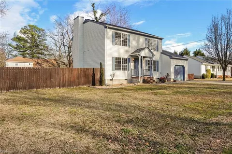 12 Riverview Dr, Hampton, VA 23669