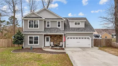 608 Crossland Dr, Chesapeake, VA 23320