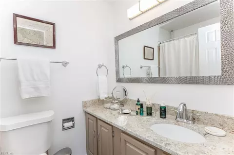 216 Mill Point Dr, Hampton, VA 23669 photo 7