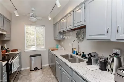 216 Mill Point Dr, Hampton, VA 23669 photo 5