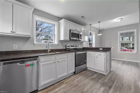 4712 Winthrop St, Norfolk, VA 23513