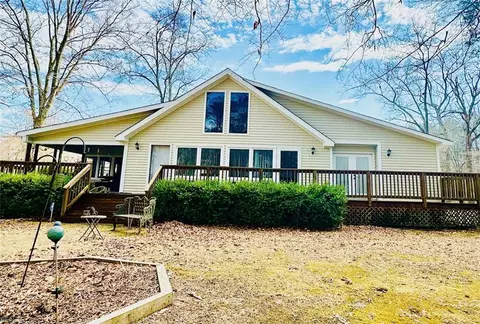19079 Beale Place Dr, Zuni, VA 23898
