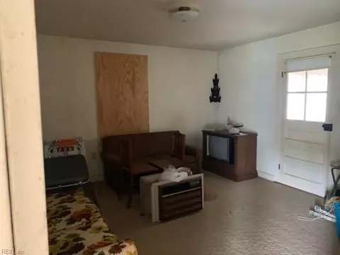 8574 Dutton Rd, Gloucester, VA 23061 photo 3