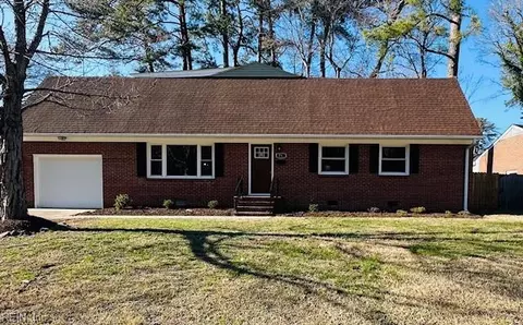 75 Sweetbriar Dr, Newport News, VA 23606