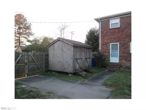 2402 Spruce St, Norfolk, VA 23501 photo 6